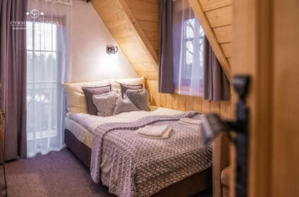 DOMKI I APARTAMENTY CYRHLICA HOUSE CHOCHOŁÓW